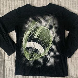 🔥2/$10🔥 M (7/8) long sleeve t-shirt with football design